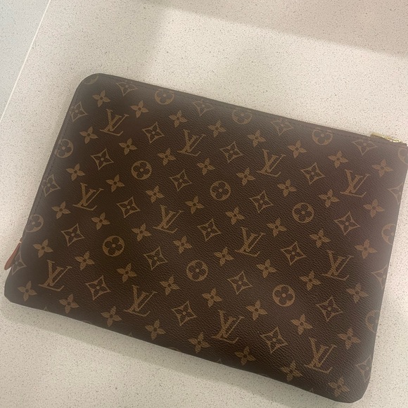 Louis Vuitton clutch - Picture 9 of 13